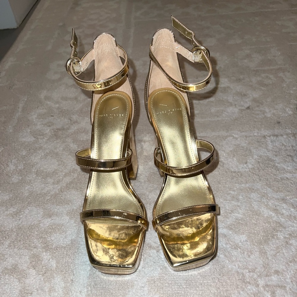 Size 8.5 Marc Jacob’s platform gold heels